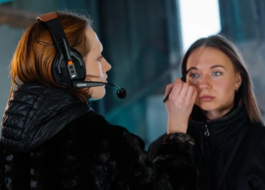 How does Seekcom S1 handle the communications?